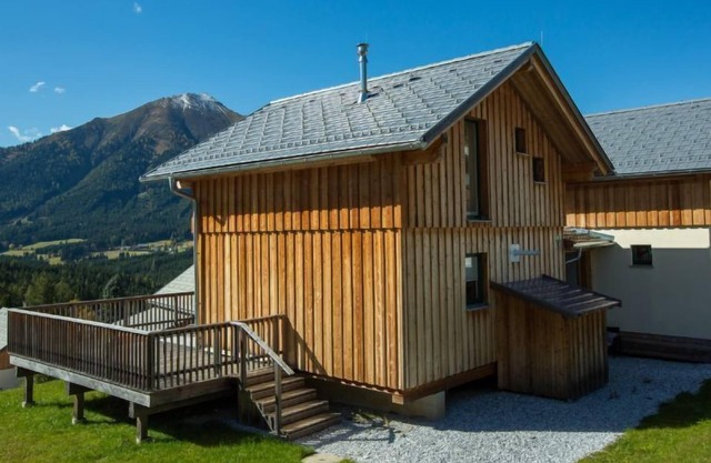 Premium #18 mit Sauna&Sprudelbad by Interhome