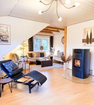 Premium Apartment mit Ofen, Badewanne & Dusche, Parkplatz, ganze Wohnung