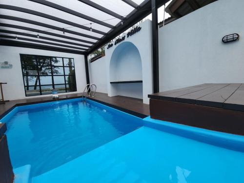 Premium Beachfront Sea Glass Villa with private pool