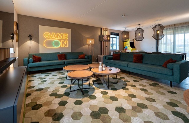 Premium Game 12p - Six Bedroom Villa, Sleeps 12