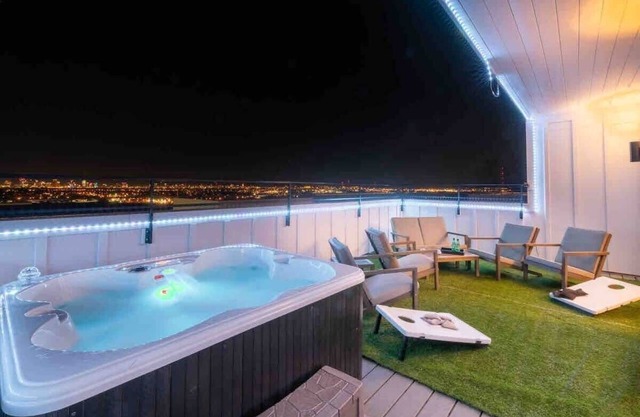 Premium Home! 15 Beds! Hot Tub/Baller Game Room!
