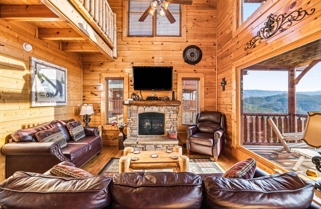 Premium Host: Full Log Cabin/Spectacular MountainViews/HotTub/WiFi/Pool/Gym !