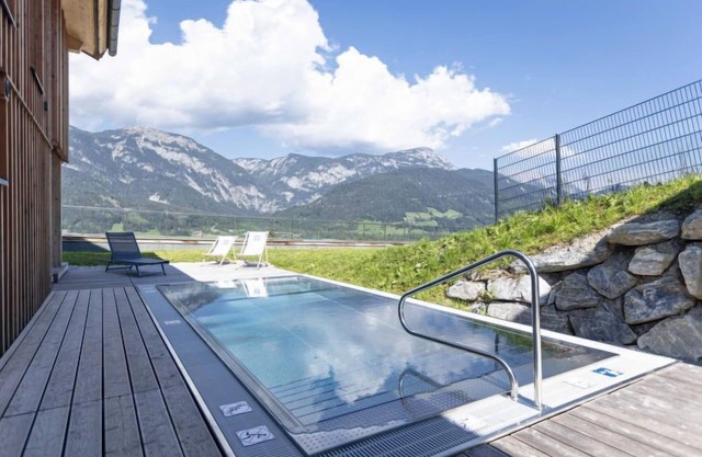 Premium mit 4 Schlafzimmern,Sauna&Pool by Interhome