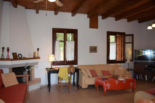 Premium Rethymno Villa 3 Bedrooms Villa Hinaki Private Garden Private Outdoor Pool Bbq Outdoor Sitting And Dining Area Prines