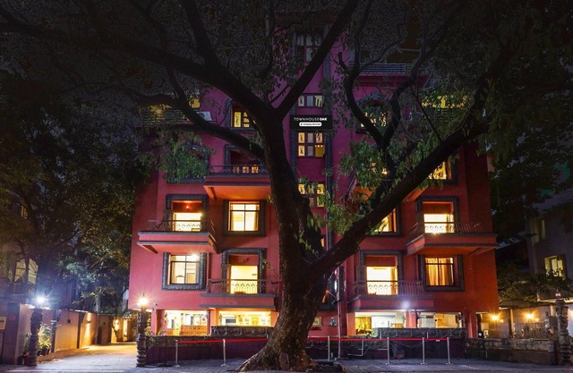 Premium Stays Near Fergusson College