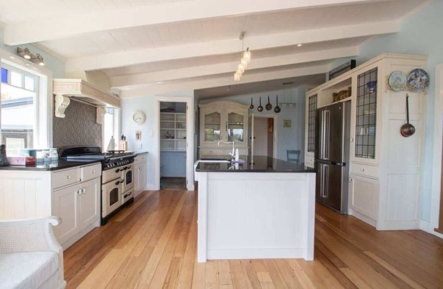 Prestigious Homestead in Scenic Rural Setting