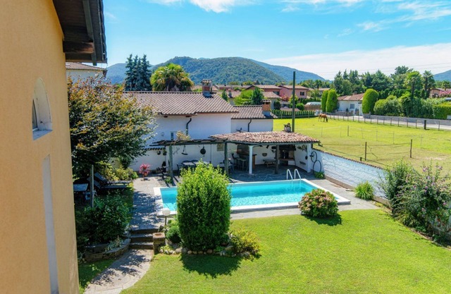 Prestigious villa with swimming pool in Magliaso (La Pergola)