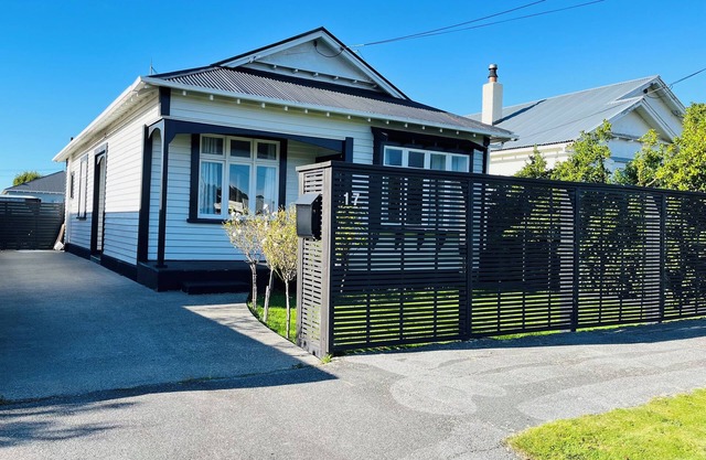 Pretty Villa Close to St Clair Beach Private Parking