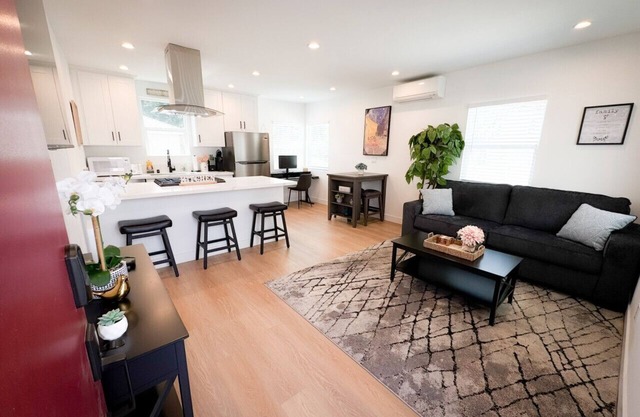 Prime Burbank Location – New 1 Bedroom Near Studios, Dining, Museums & More!