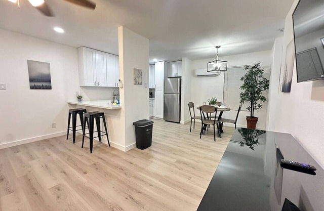 Prime Location Apartment Close to HoustonNightlife