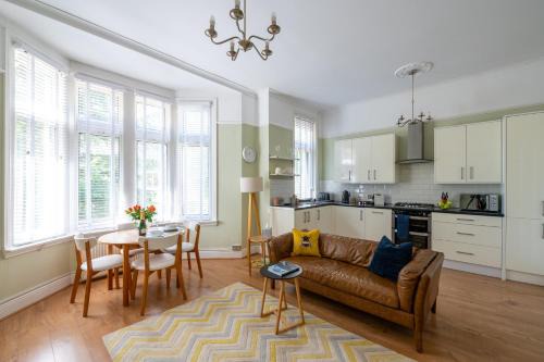 Prime Location Cardiff Pontcanna Modern 2 Bedroom Apartment with Privat Parking