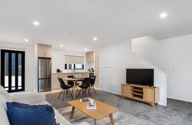 Prime Location Cosy Warm Free Off Street Park