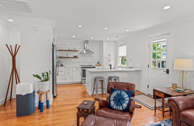 Prime Location, Fast WiFi, & Modern Charm - Close to HPU & Area Downtowns!
