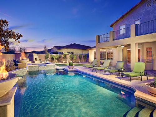 Prime Location, Heated Pool, Hot Tub, Fire Pit, Bbq, More