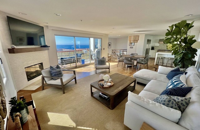 Prime Manhattan Beach Location~Blocks to Beach~Panoramic View~WORLD CUP READY