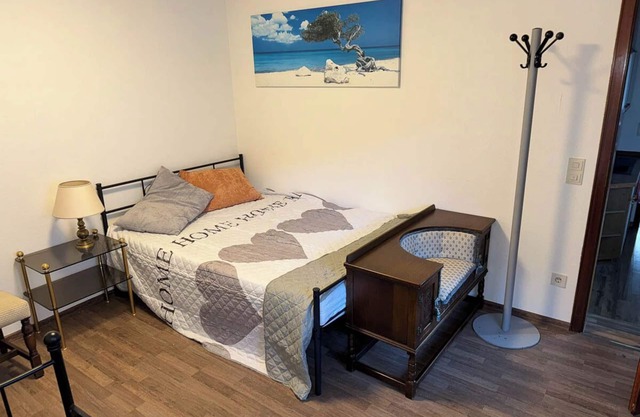 -Prince's room-/vacation apartment furnished with old English furniture