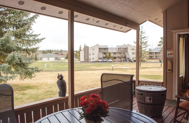 Pristine Pines: Bright Uptown Condo w/Cozy Fireplace, Large Deck, Mountain Views, Walk to Amenities