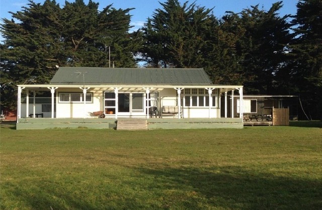 Privacy, tranquility, wildlife on your front lawn!