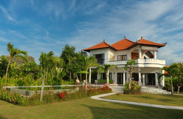 Private 3 bedroom villa direct on the beach in North Bali, Lovina area