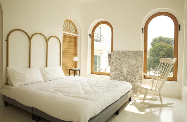 Private 3 Bedroom Pool Villa Riverside in Bangkok - 1 min from MRT Bang Phai