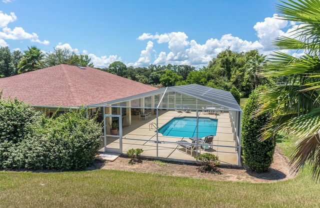 Private 3-bedroom Villa in Inverness with Pool