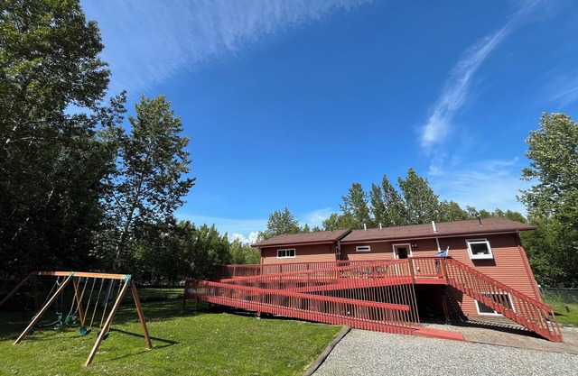 Private 5-Bed/2.5-Bath Home w/Full Kitchen, Steam Sauna, Wi-Fi, and Laundry