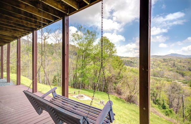 Private 5 BR Home - Mtn views, hot tub, game room