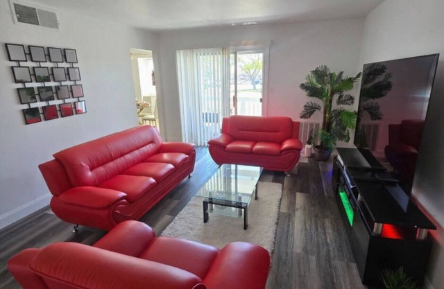 Private Balcony-Pet Friendly -City Access -Gaming
