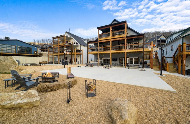 Private Basketball Court/Hot Tub-Community Pools