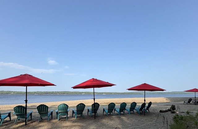 "🌊🏖️ Private beach🌲🏞️ Acadia?. 🦞🛥️ Bar Harbor😴 Sleeps 20🐾🐶 Pet friendly❤️affordable