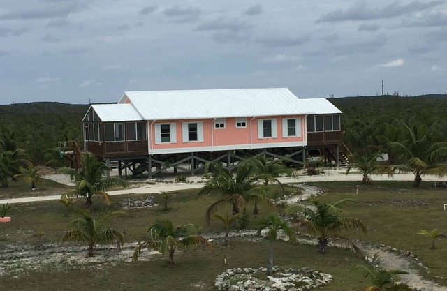 PRIVATE BEACH HOUSE -4 BED- 2 BATH - Perfect Beach Cottage !