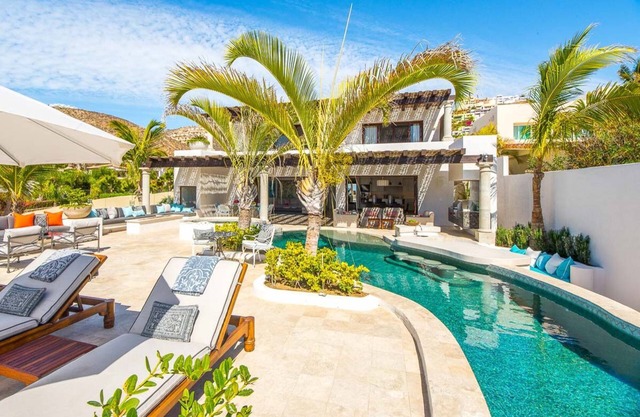Private Beach Villa! Complimentary Airport-to-Door Transfer