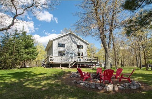 Private cabin on beautiful Long Lake- close to Walker and Longvile