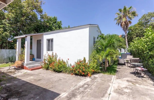 Private Charming Guesthouse in Little Havana