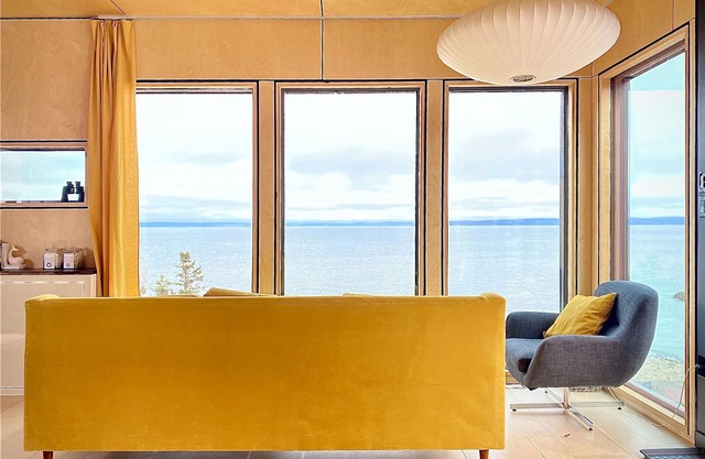 Private Coastal Waterfall Escape, for Couples- Tides, Sauna, 55' Ocean Falls