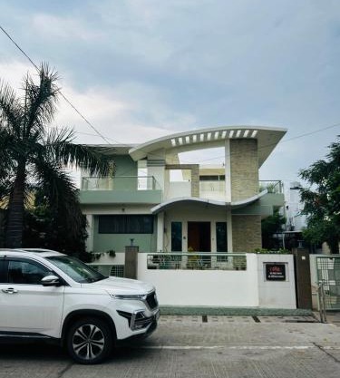 Private & Elegant 3BHK villa, Hillside Hideaway, 10 mins from MH Bus Stand