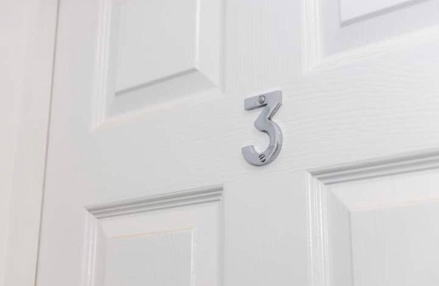 Private ensuite rooms w/kitchen access