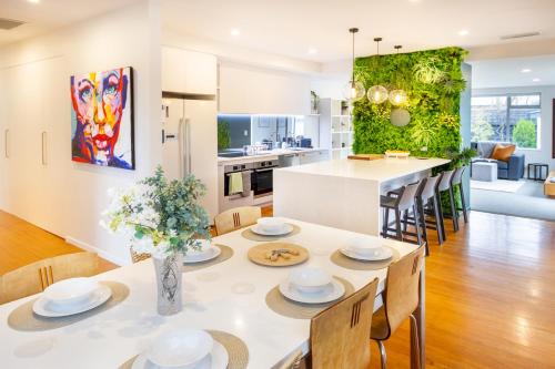 Private Family City Retreat, Sleeps 8