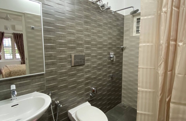 Private family home in Ernakulam town - Close to everything