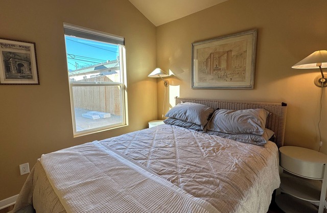 Private Gated 1 Bedroom, 1 Bathroom Small House in Glassell Park, Los Angeles