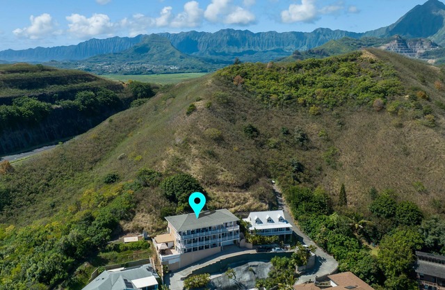 Private Hilltop Retreat, Spectacular View, Minutes to Kailua Beaches!