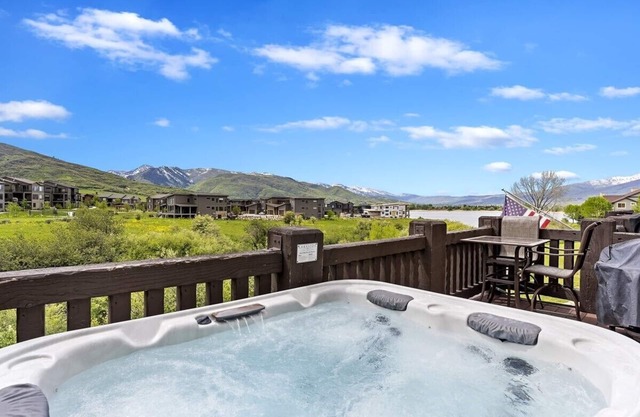 Private Hot tub, 10 min to Snowbasin Resort LS 31