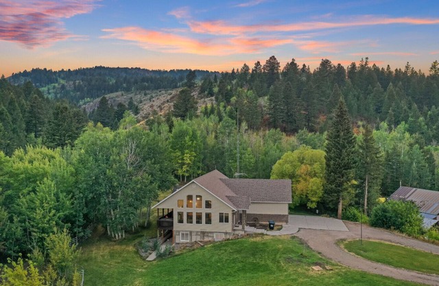 Private Hot Tub-Sleeps 25-Private Forest Access