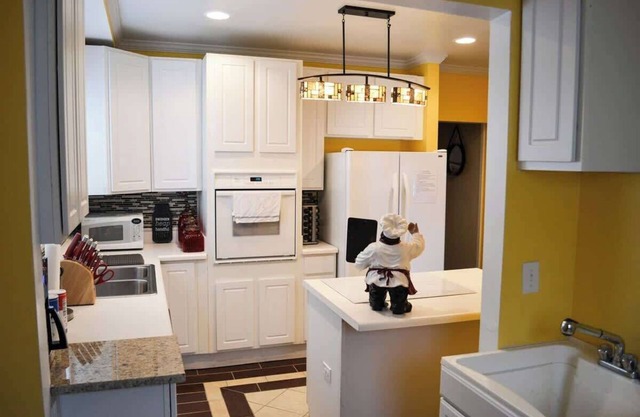 Private House 1 Mile from Downtown NEWLY RENOVATED