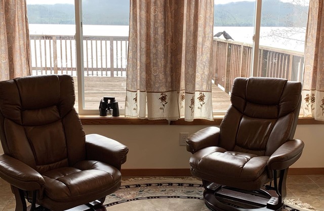 Private house connected to Potlatch Totem Park extreme ocean view. Premium Hostn