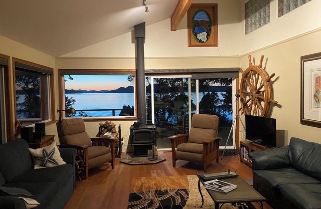 Private Island with Executive-Class Cottage with stunning ocean views