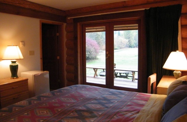 Private Lodge & Five Acres on the Stamp River