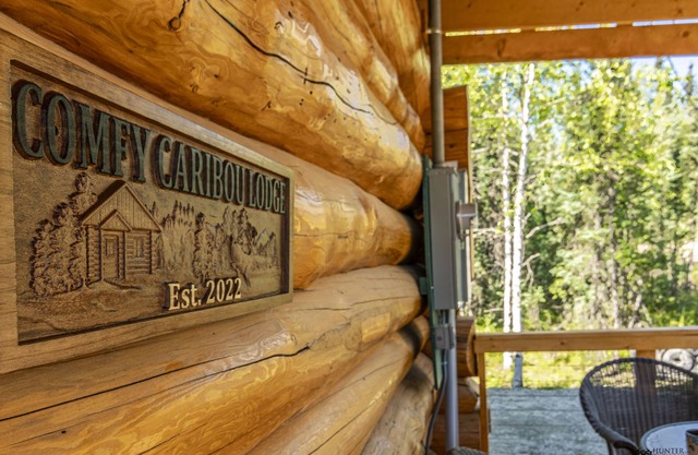 Private Log Cabin in Goldstream Valley of Fairbanks