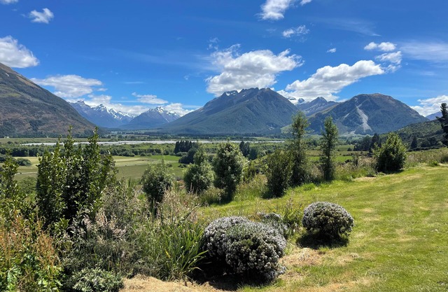 Private modern retreat with spectacular views