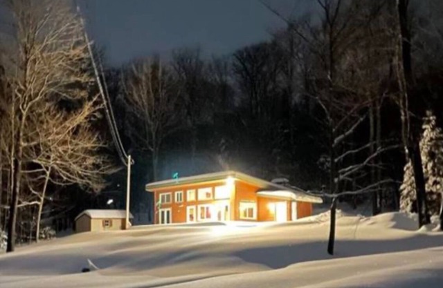 Private, mountain views,easy access